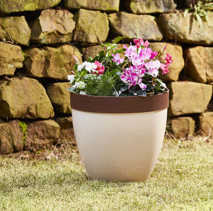 15" Resin Hornsby Planter in Beige Finish image number 3