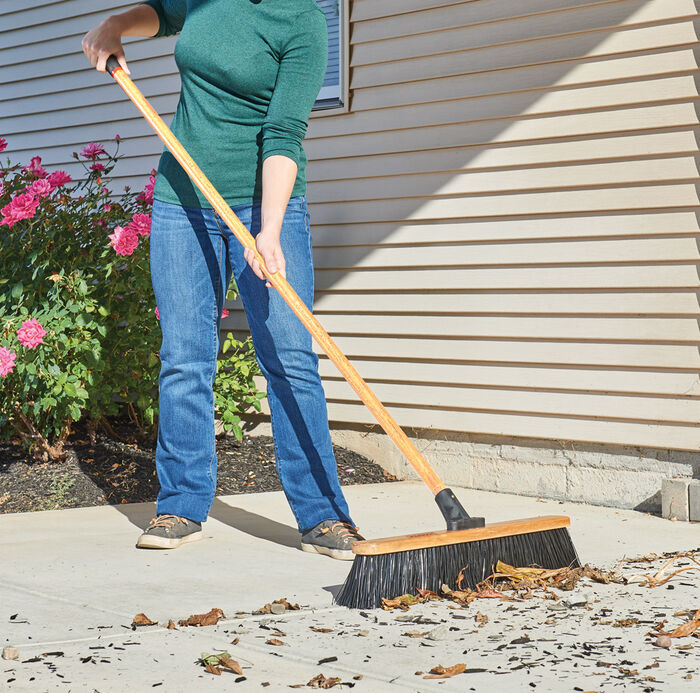 24 IN Outdoor Use Heavy-Duty Push Broom with Unbreakable Connector image number 3