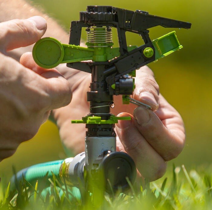 Spike Style Lawn Sprinkler image number 4