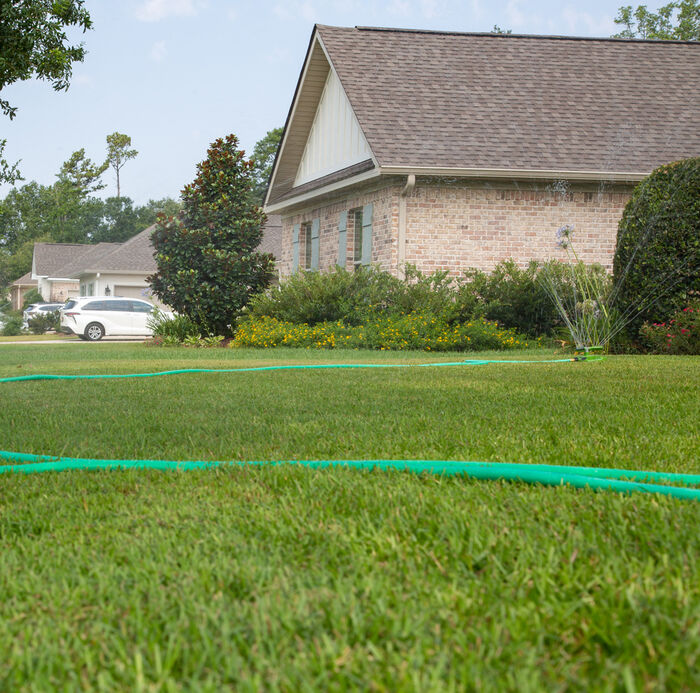 3-Piece Sprinkler Set with two (2) Spike Style and one (1)  3-Arm Rotating Sprinkler image number 2