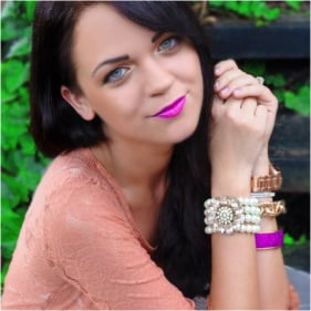 Oksana, Blogger, FOXYOXIE.com