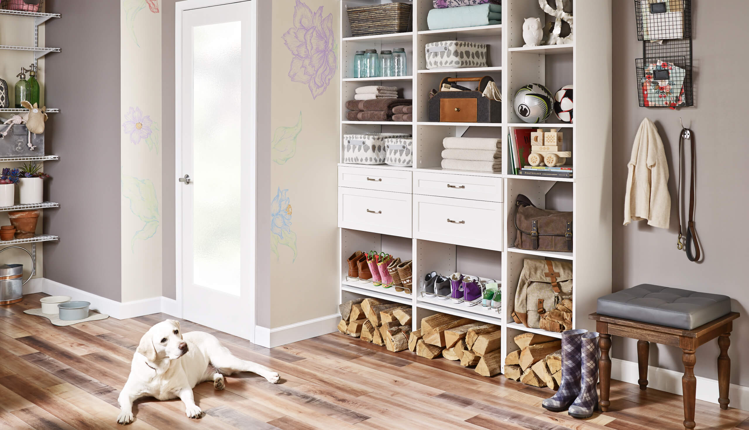 SuiteSymphony Pure White Mudroom