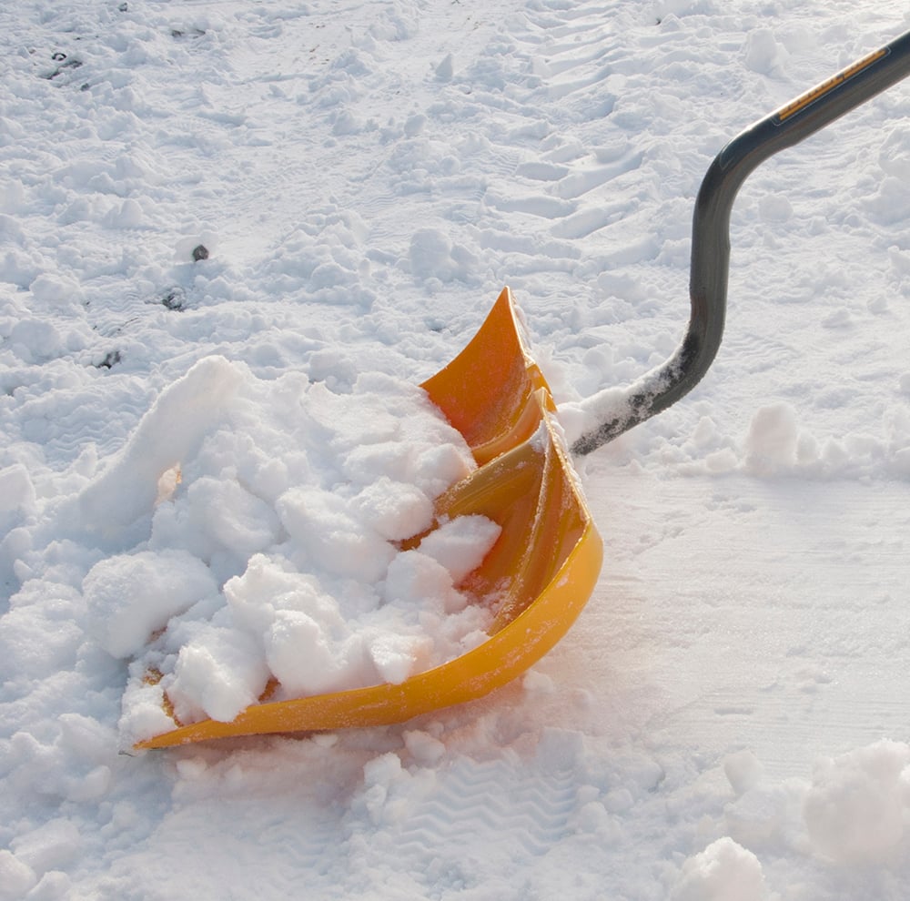 18 Inch Poly Combo Snow Shovel with DGrip on Ergonomic Handle Home